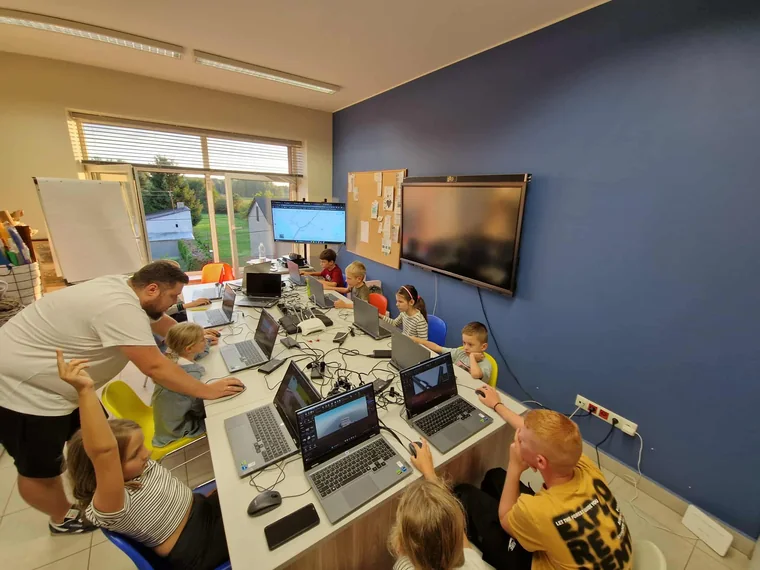 Zajęcia programowania przy wspólnym stole